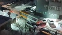 ГИБДД ищет водителя автобуса, который решил проехать дворами на улице Бориса Богаткова