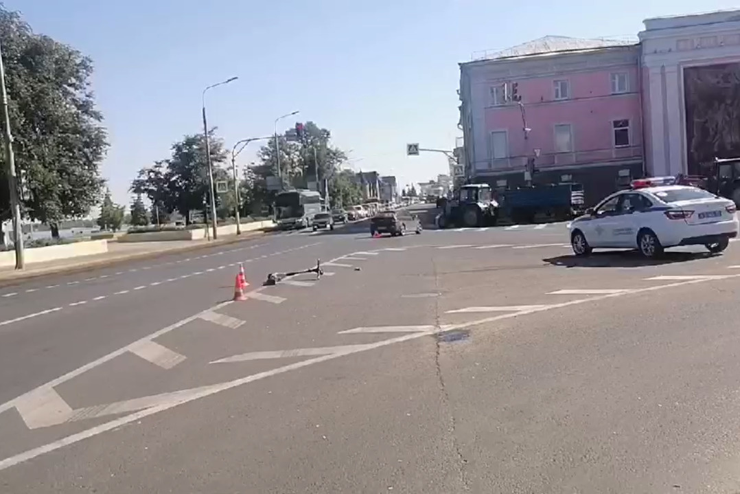 Водитель сшиб самокатчика в центре Нижнего Новгорода. Пострадавший в больнице