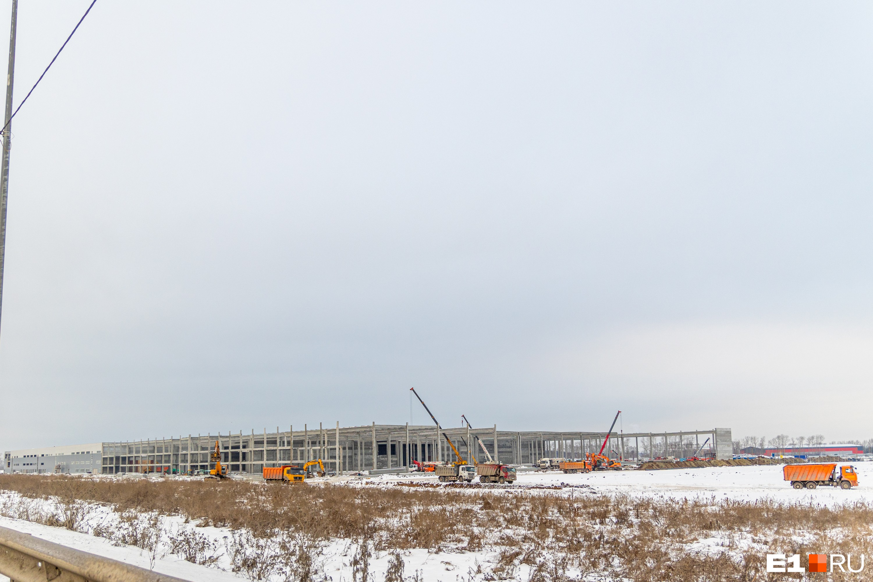 Под Екатеринбургом начали строить мини-город «Сима-ленда» за 50 миллиардов. Фото