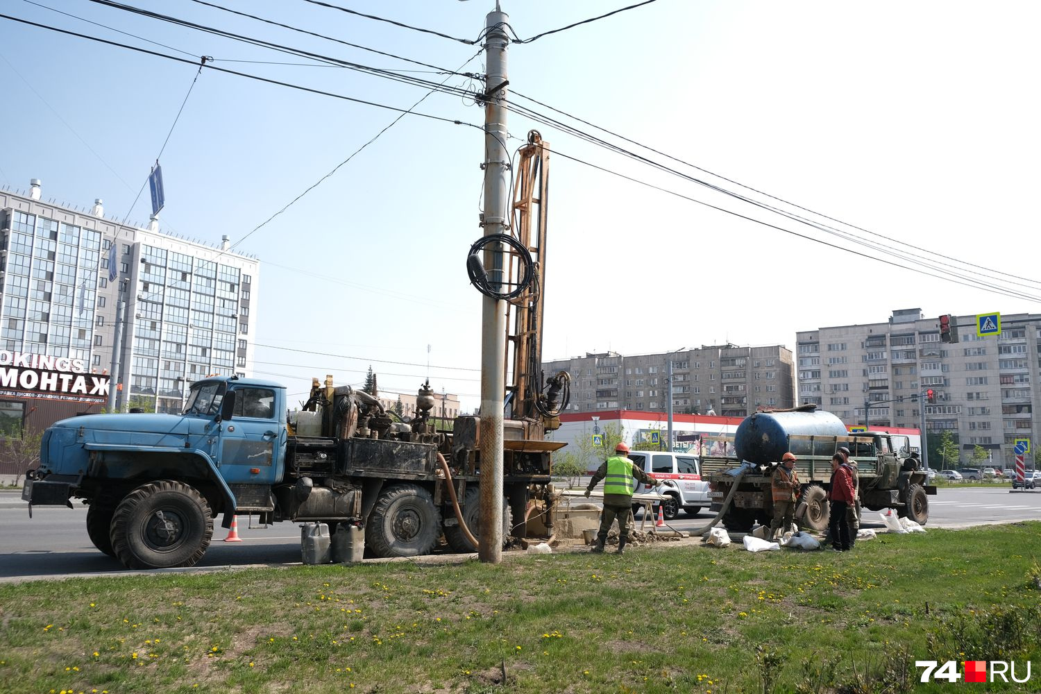 Исследование грунта на улице Овчинникова, в этом месте собираются соединить подземную и наземную линии метротрама