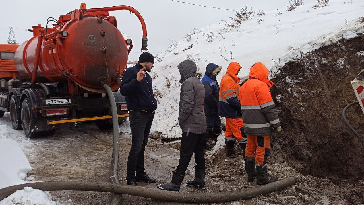 Воду привезут к «Современнику»: в администрации рассказали, как устраняют аварию на сетях в Заозерном
