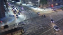 В центре Челябинска в час пик трамвай сошел с рельсов. Видео