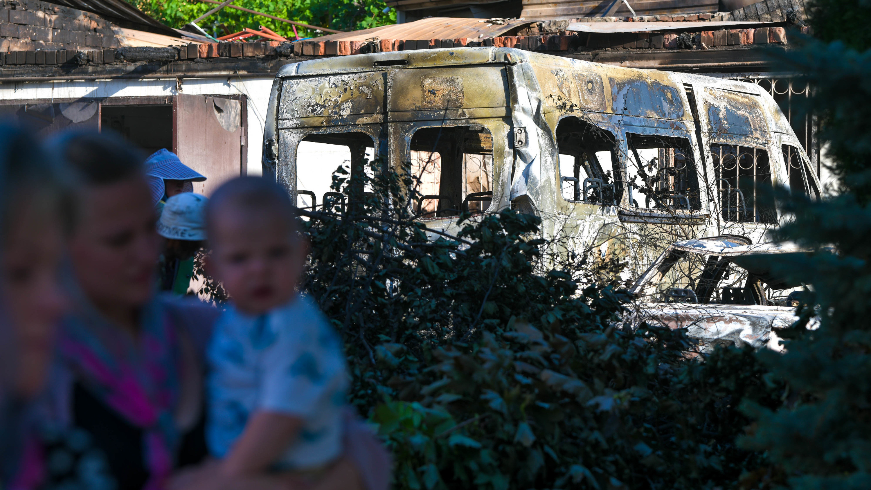 «Когда они уже угомонятся». Как живет Дагестан после теракта. Репортаж
