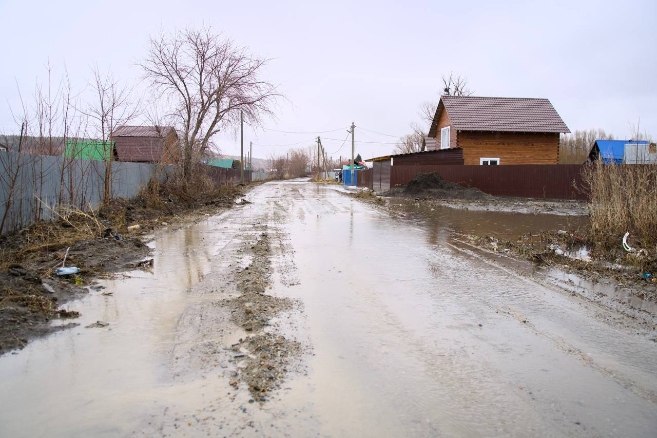 Спасатели эвакуировали жильцов из 40 затопленных домов в кузбасской Юрге