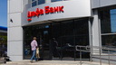 «Деньги занял у друга, чеки выбросил»: в Челябинске банк заблокировал перевод 200 тысяч через банкомат