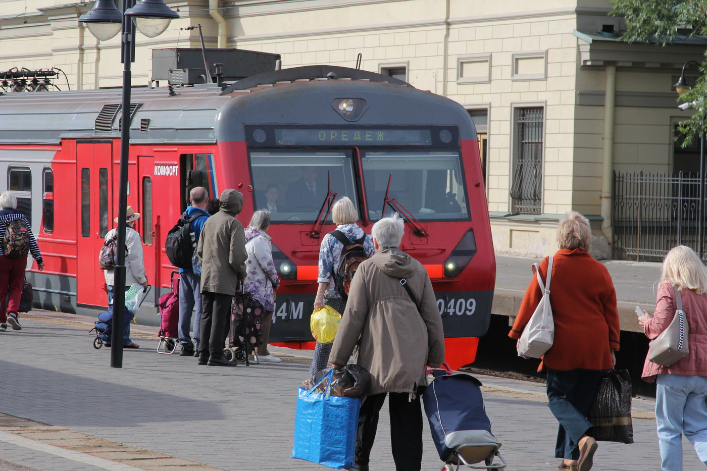 В кабинах электричек появились первые женщины-машинисты - 15 июля 2023 -  ФОНТАНКА.ру