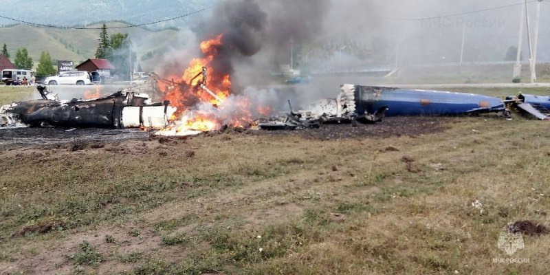 Вертолет с пассажирами загорелся при жесткой посадке на Алтае