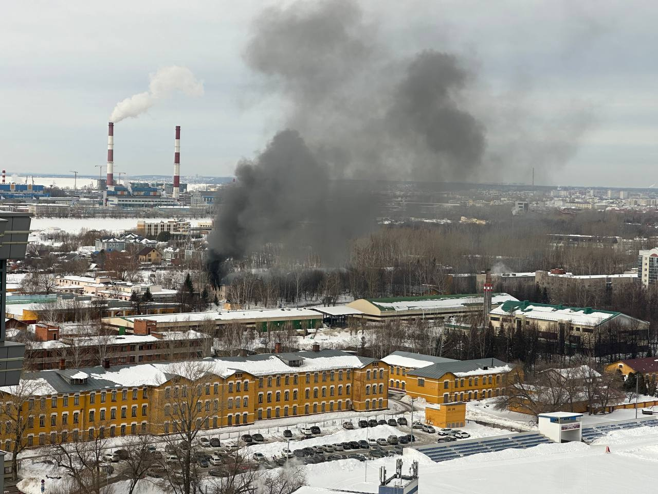 В Казани полыхает танковое училище