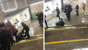 «Подросток скинул мужчину с лестницы»: на видео попал конфликт в переходе станции метро «Заельцовская»