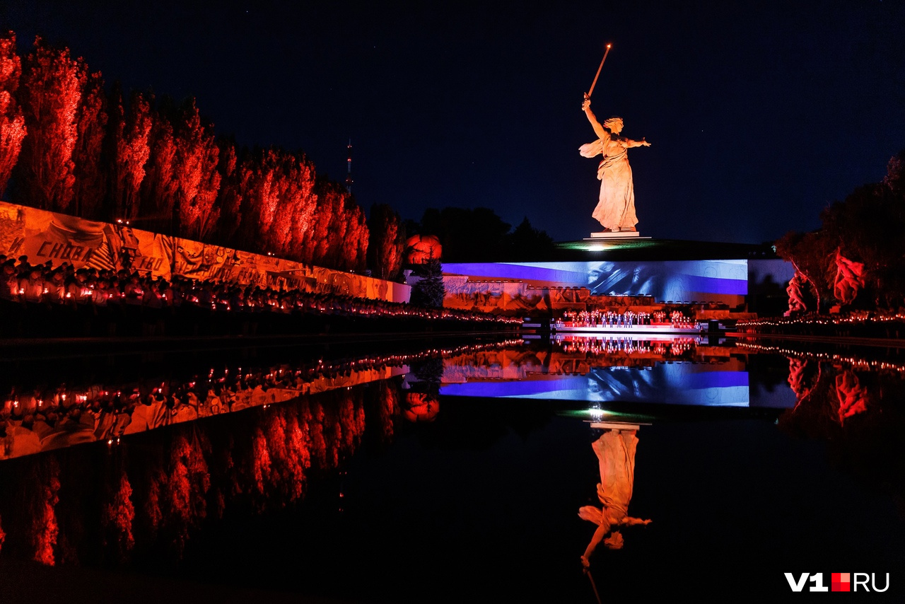 Хор мамаев курган. Мамаев Курган Волгоград. Мамаев Курган Сталинградская битва. Родина-мать Волгоград. Скульптуры Мамаев Курган Волгоград.