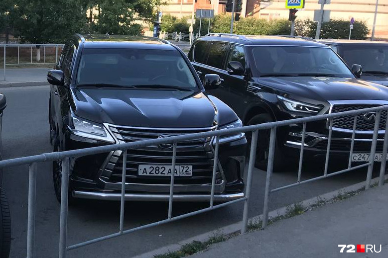 Машина стояла на платной парковке в центре города и была поймана в объектив нашим журналистом Машина стояла на платной парковке в центре города и была поймана в объектив нашим журналистом