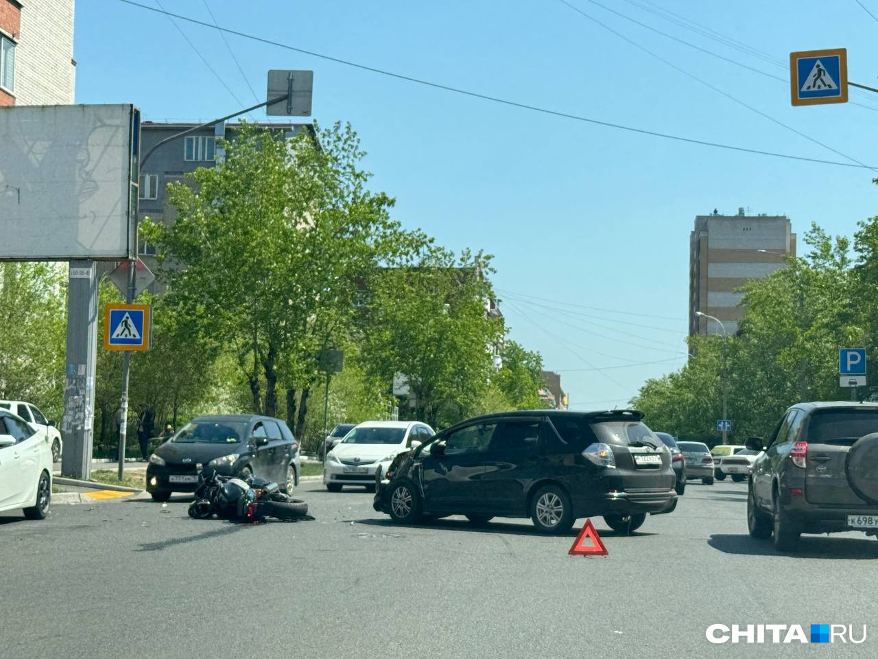 «Хонда» сбила мотоциклиста на перекрестке в центре Читы