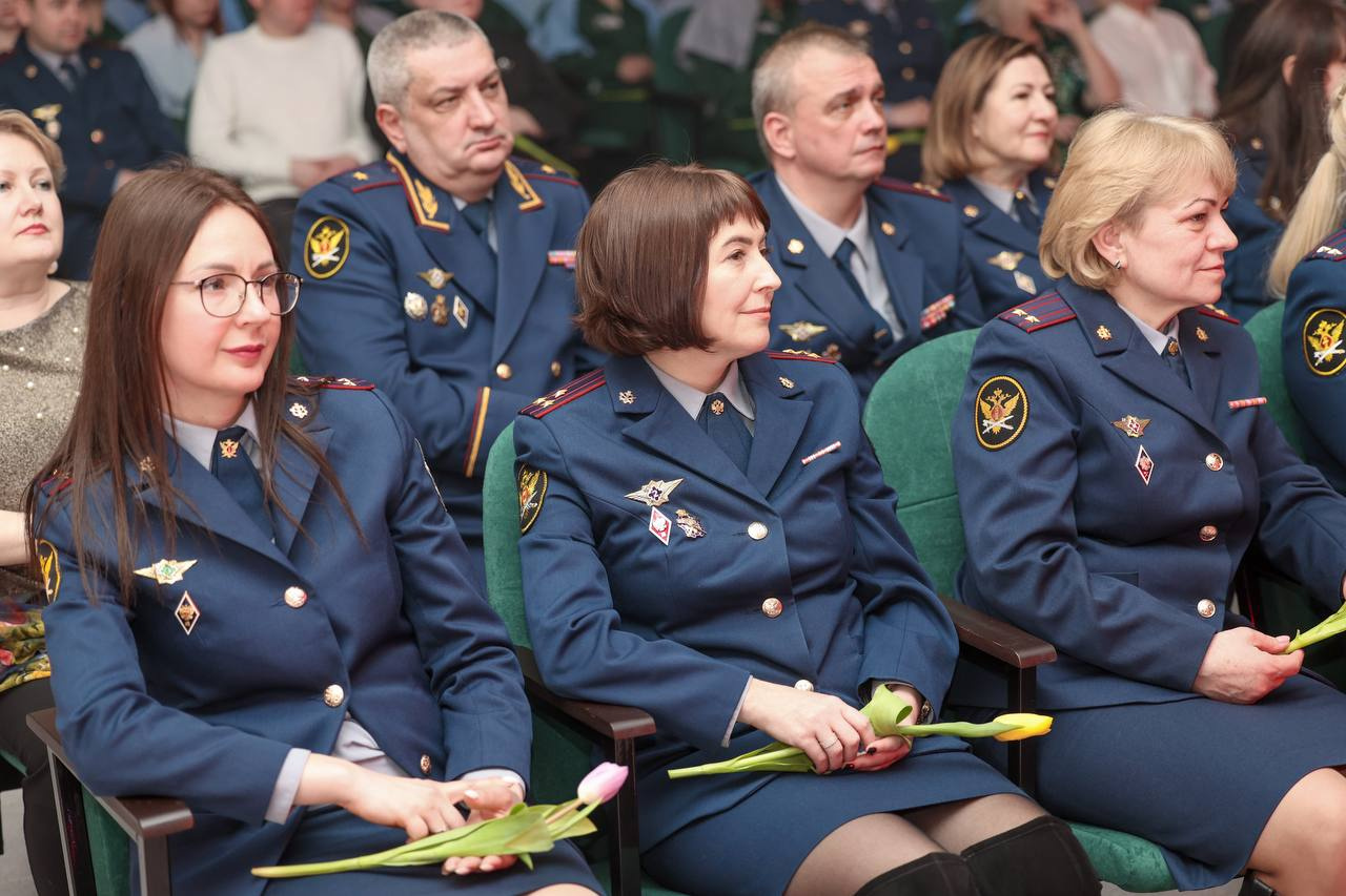 «В тюрьме он уделял внимание только мне». О романтических отношениях с заключенными