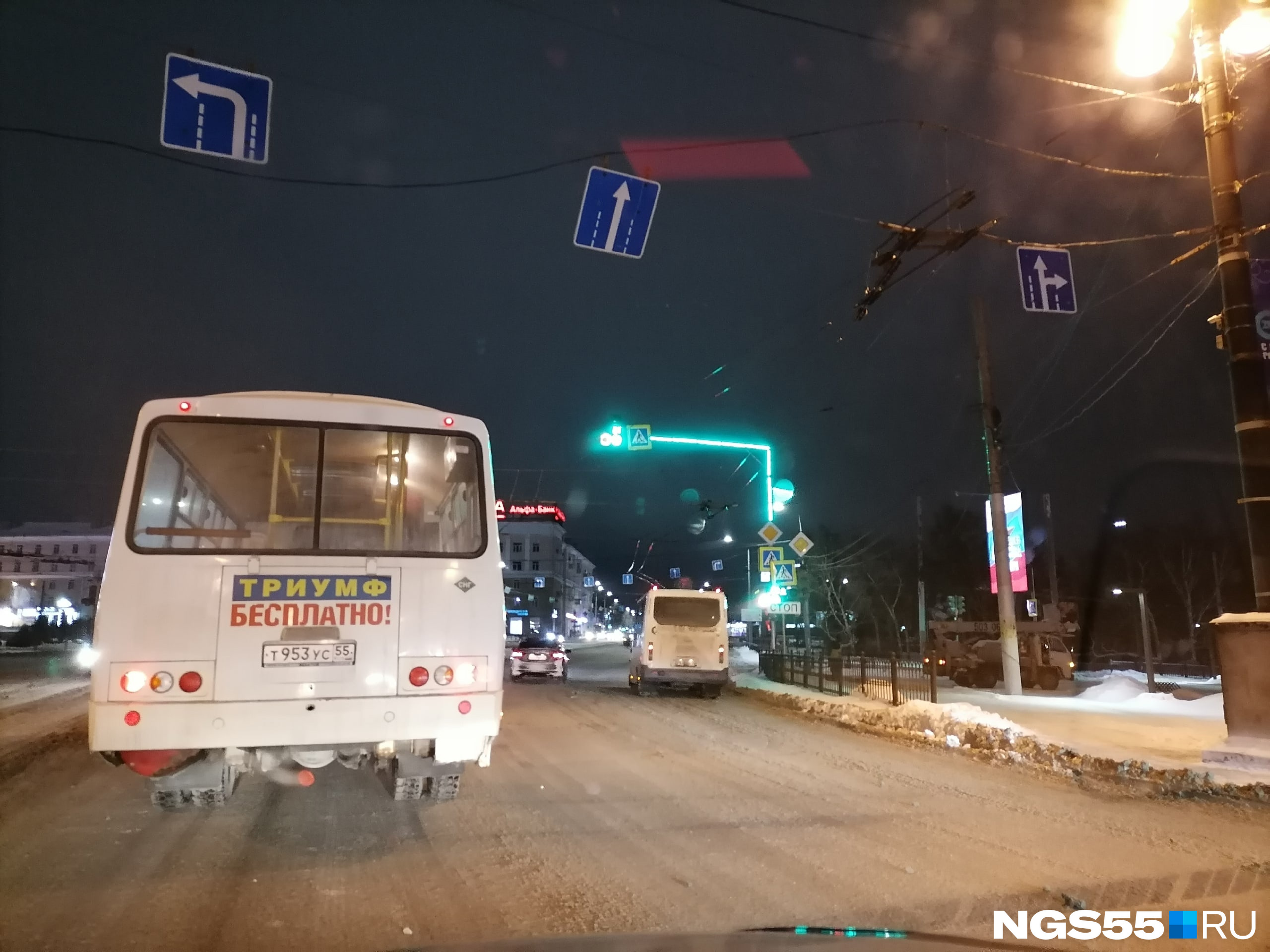 На девяти улицах Омска установят светофоры на светящихся опорах. Публикуем список
