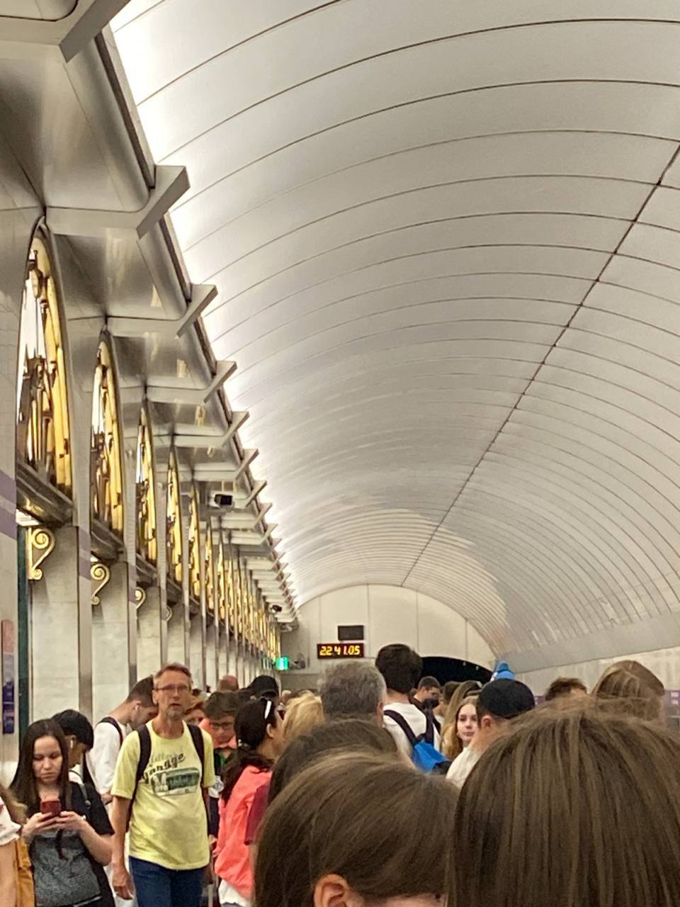 «До 11 минут». На фиолетовой ветке метро поезда ходят с увеличенным интервалом