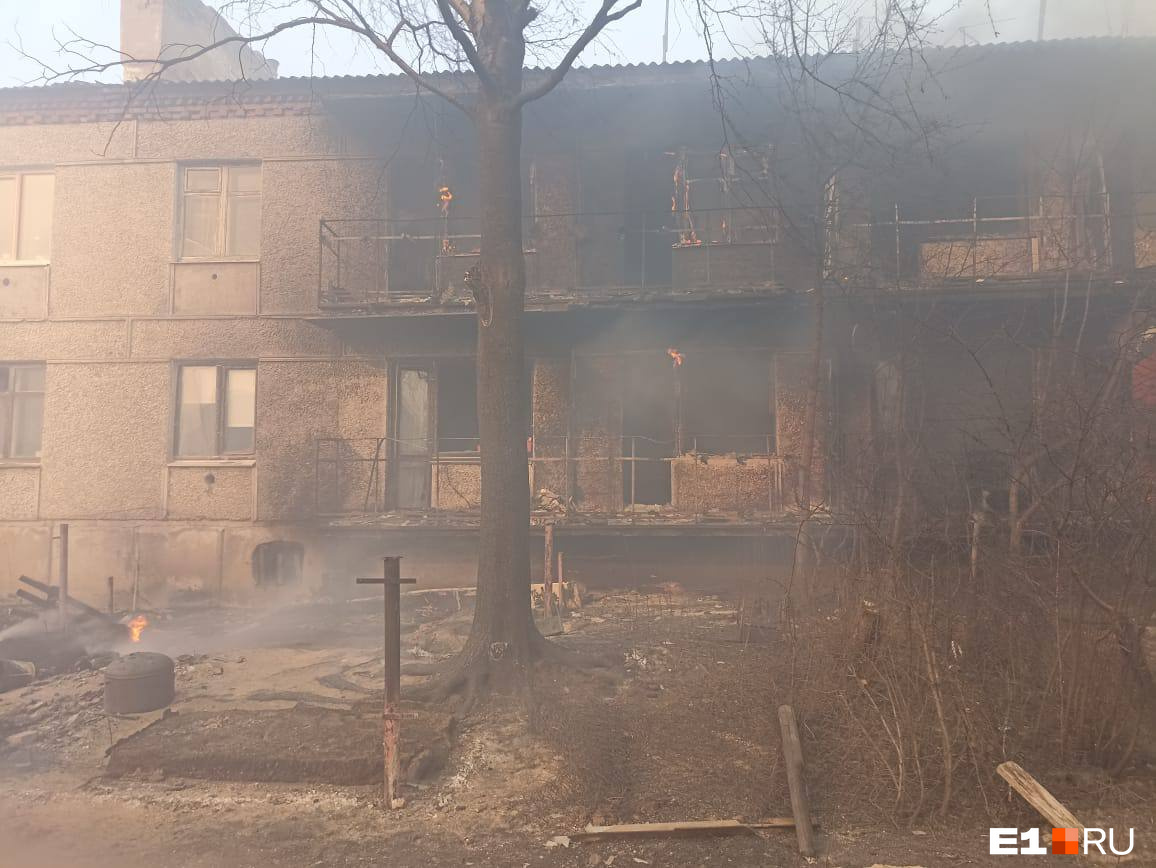 Так выглядит один из пострадавших при пожаре домов на улице Щелканова