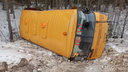 Школьный автобус оказался в кювете после столкновения с грузовиком: причины ДТП в Архангельской области