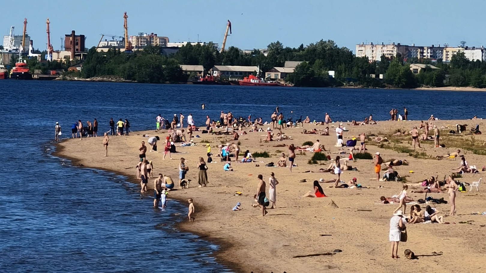 Заглянуло лето, а плавать в Архангельске нельзя! Горожане ответили, где купаются в жаркие летние дни