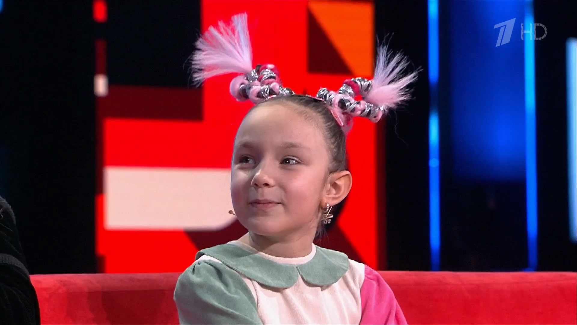 «Казалось, голова взорвется»: говорящая задом наперед 8-летняя сибирячка стала звездой на Первом канале