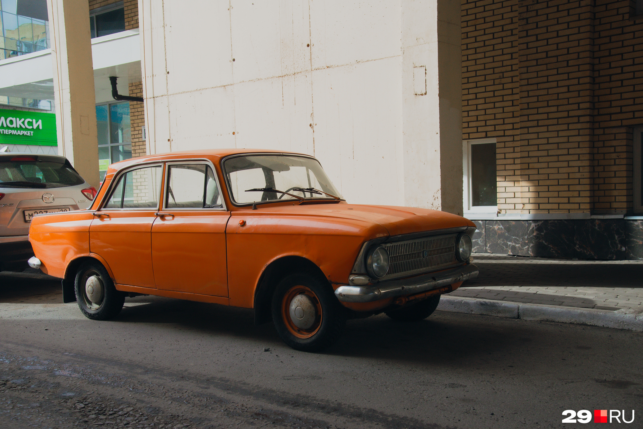 Выпускался с 1967 по 1976 год на заводе МЗМА в Москве, и с 1967-го по 1998-й — на Ижевском автозаводе в Ижевске