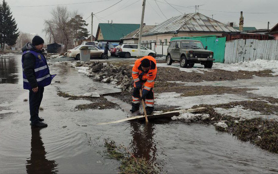 «Резкое таяние»: власти Кемерова прокомментировали подтопление городских улиц