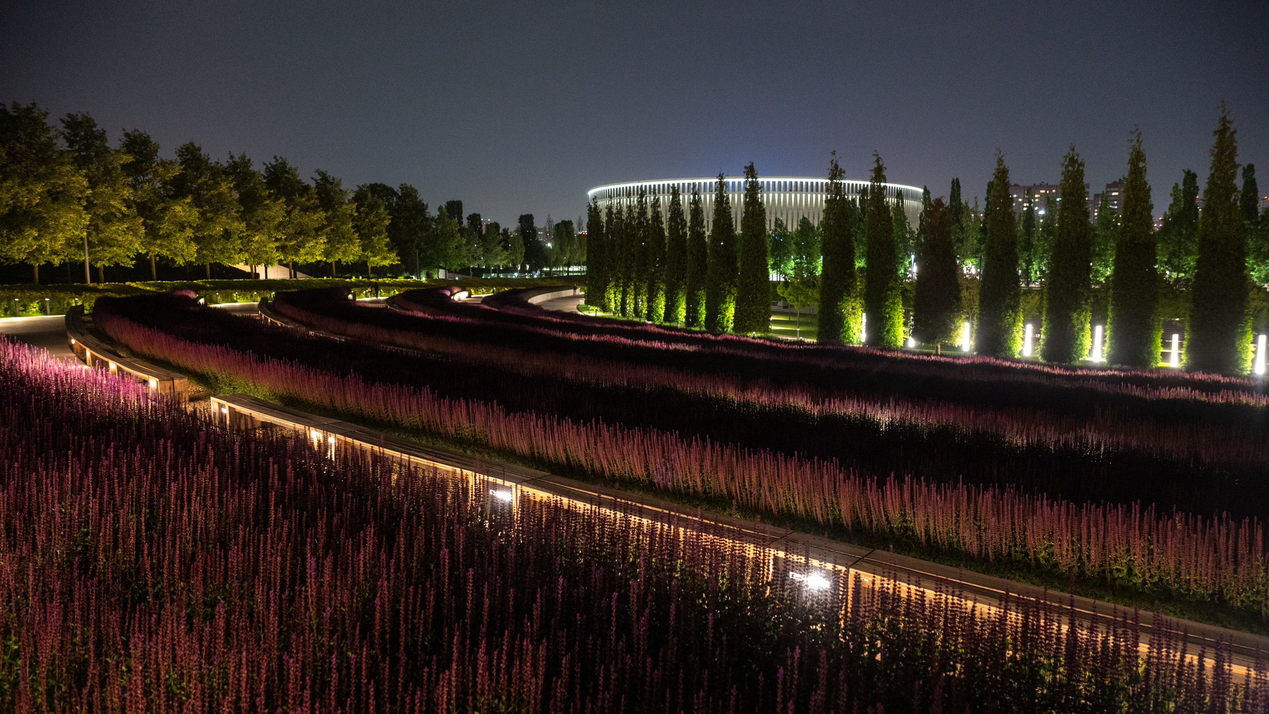 Как выглядит ночной «Краснодар» — большой фоторепортаж из парка, где все иначе, чем днем