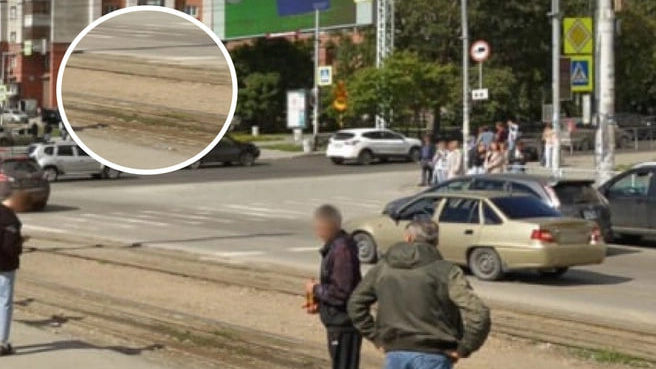 «Жутковато выходить»: почему на «Зыряновской» трамваи высаживают пассажиров на дорогу — ответ мэрии