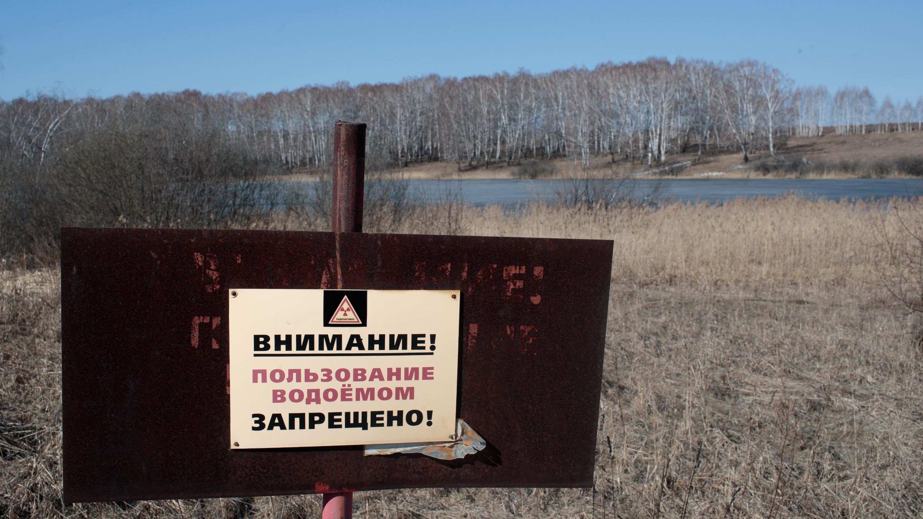 «Говорили, можно стать мутантом»: из-за Мертвого озера под Новосибирском исчезла деревня — сейчас там живут дачники