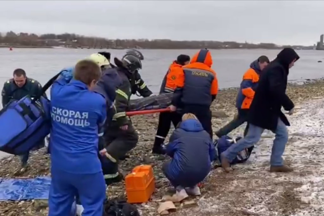 Поскользнулась»: девушка сорвалась с моста через Волгу в Ярославской  области | 30.10.2023 | Ярославль - БезФормата