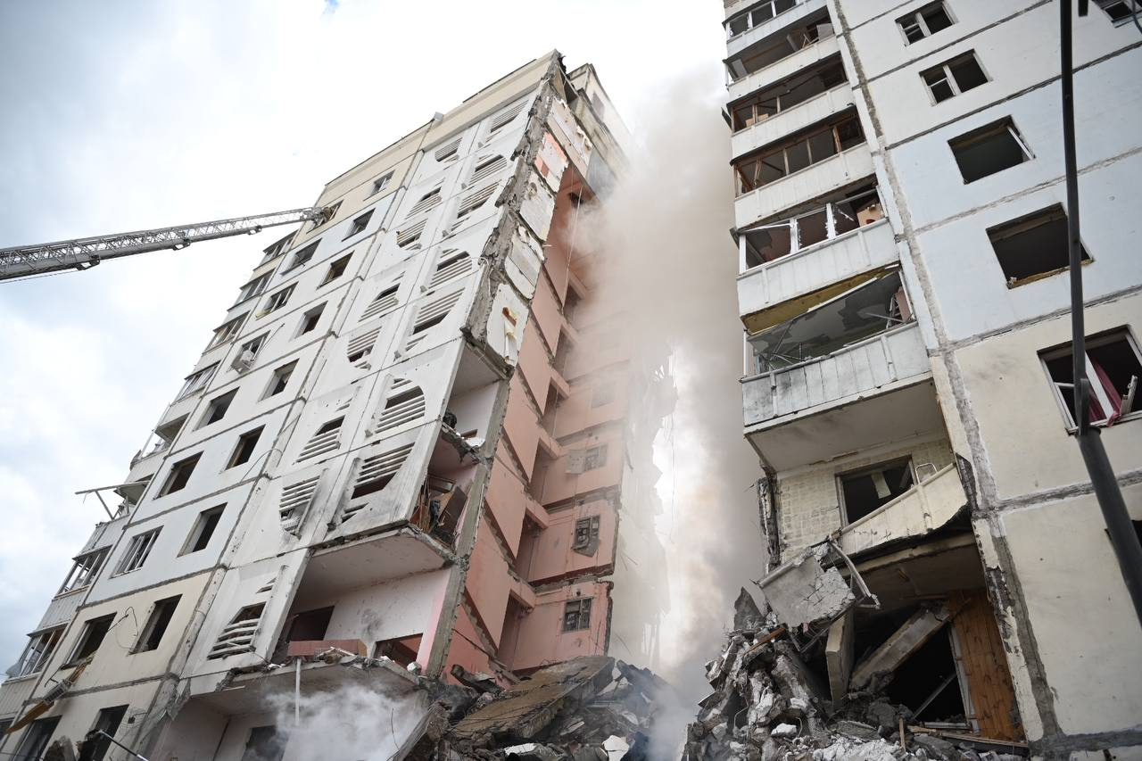Число погибших в разрушенном доме в Белгороде возросло: под завалами нашли еще тело