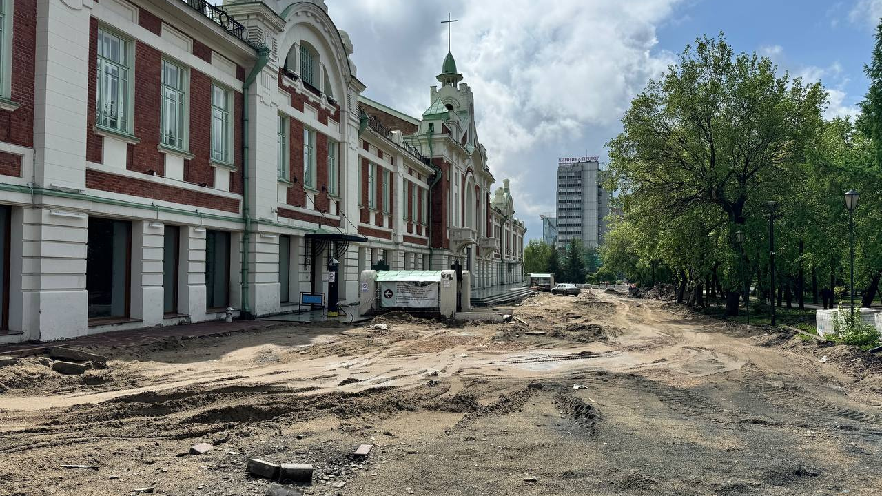 Нужно больше рабочих: мэр Новосибирска назвал срок, к которому отремонтируют Первомайский сквер