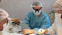 Новосибирские хирурги удалили с живота сибирячки кожно-жировой «фартук» весом 13 кг — он свисал до колен