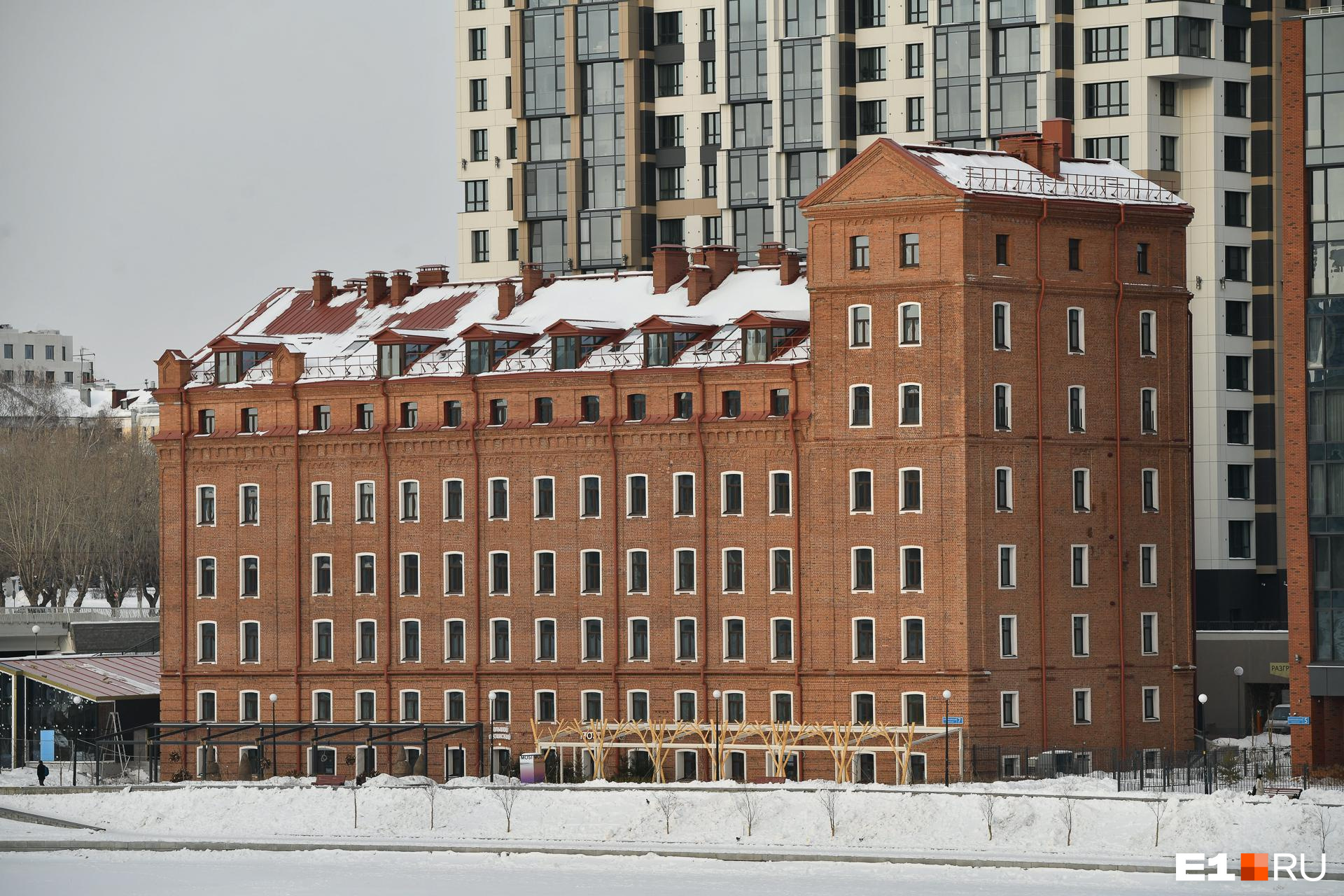 «Хотите жить в люксе?» В Екатеринбурге выставили на продажу супердорогую квартиру в элитном квартале