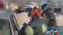 Пострадавшего положили на носилки: новосибирец получил травмы во время ДТП на Сибиряков-Гвардейцев
