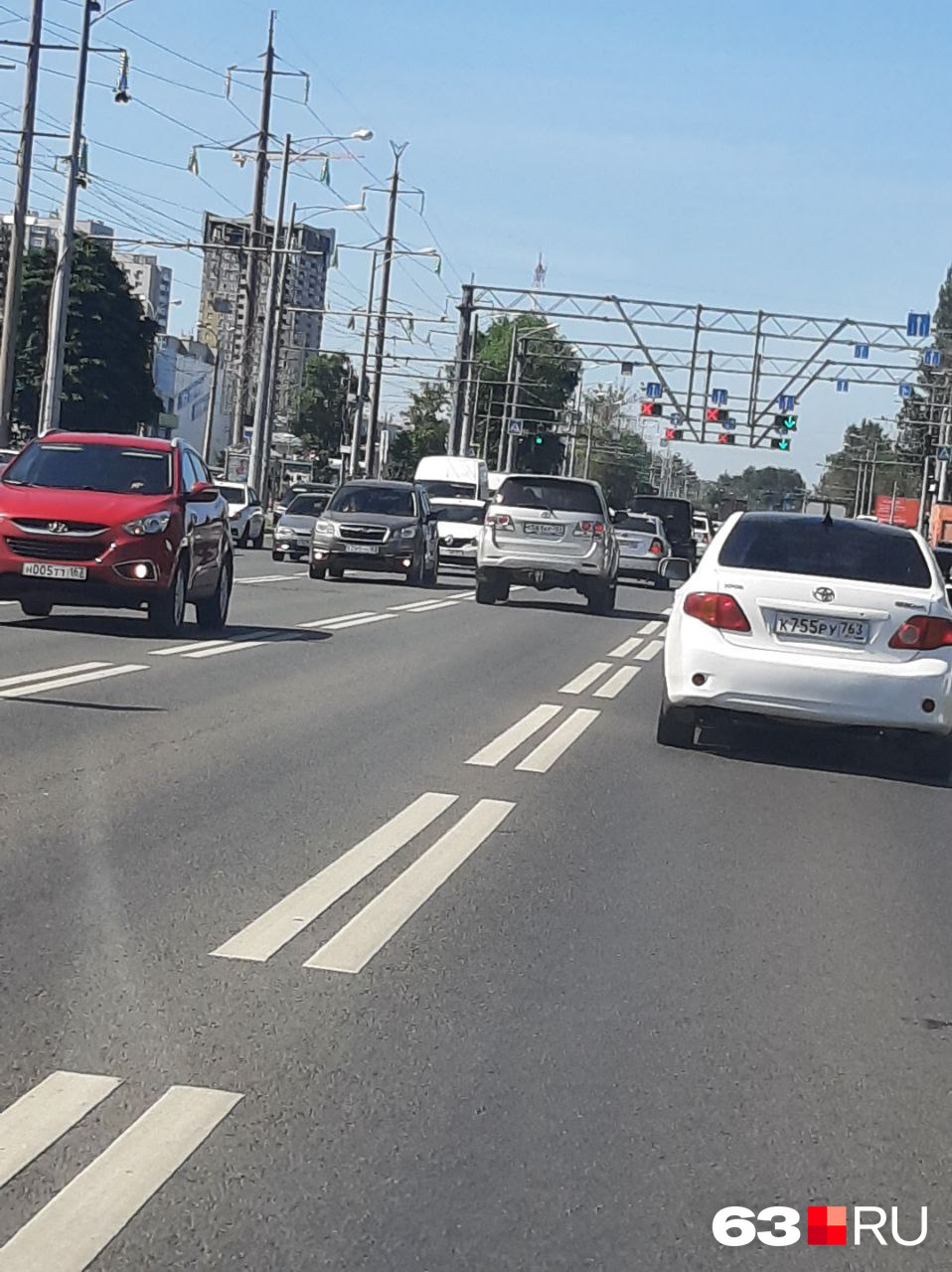 Автомобилисты говорят, что некоторые водители игнорируют красный сигнал светофора