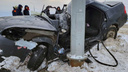 Водителя зажало: под Тольятти легковушку сломало пополам об столб
