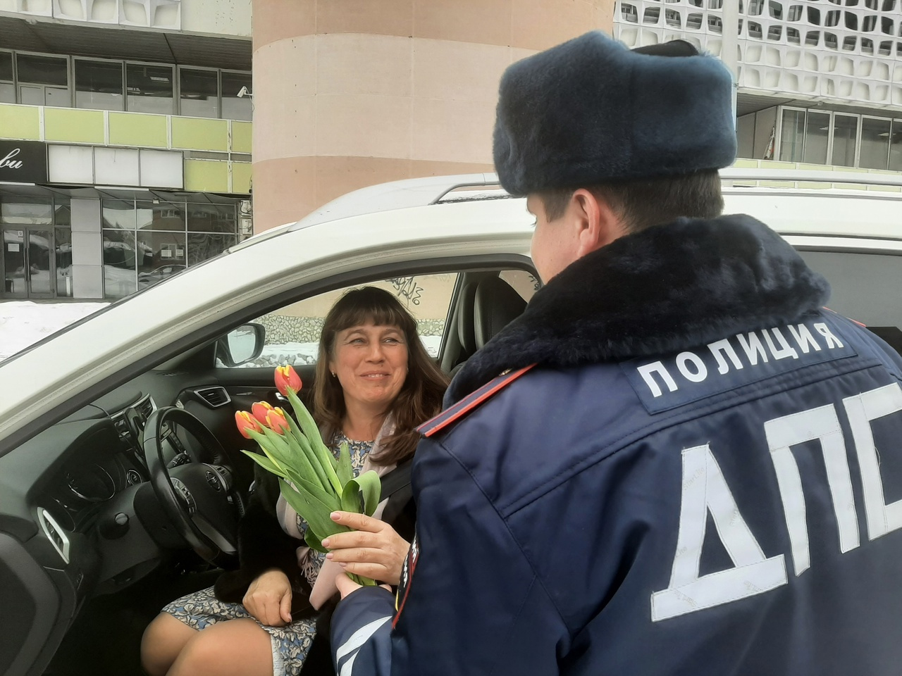 Женщины говорили инспекторам слова благодарности Женщины говорили инспекторам слова благодарности