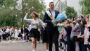 Пихались в фонтаны, обнимались и фантазировали: смотрим на счастливых и беззаботных выпускников Волгограда