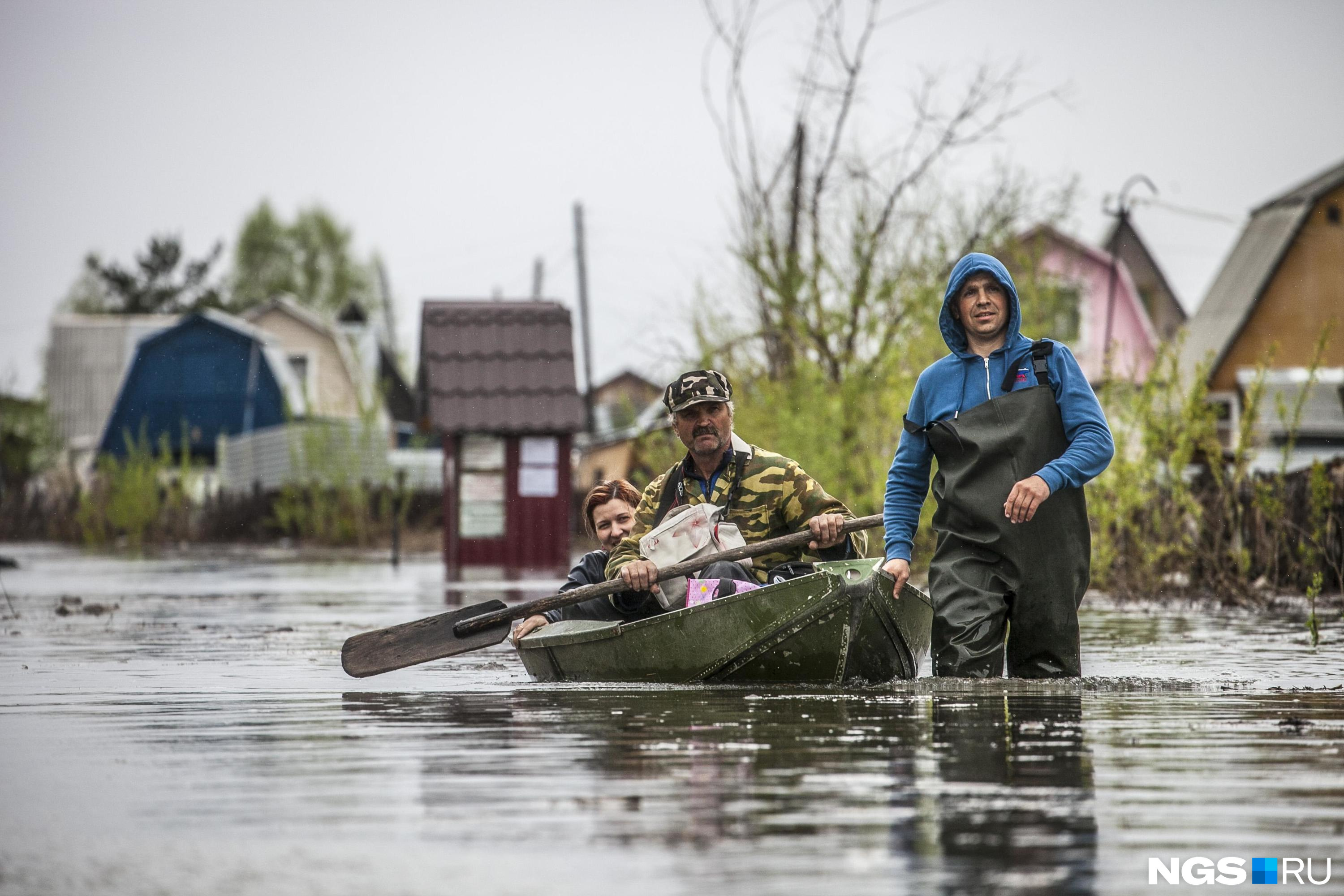 В Новокузнецке из прибрежной зоны эвакуируют маломобильных жителей. Их дома может затопить