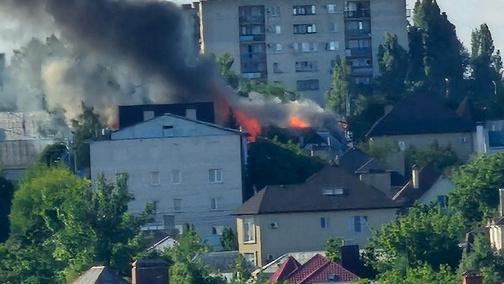 «Там уже выгорел весь ангар»: в Волгограде загорелась воинская часть