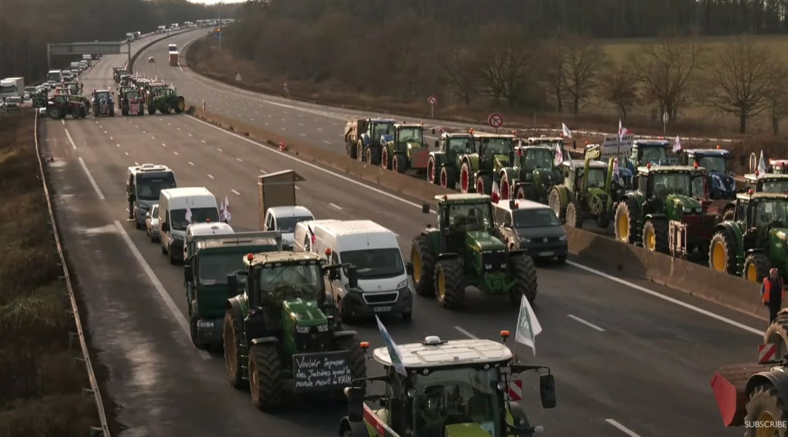 «Блокада» Парижа: что произошло во Франции и зачем крестьяне вывели на дороги 800 тракторов