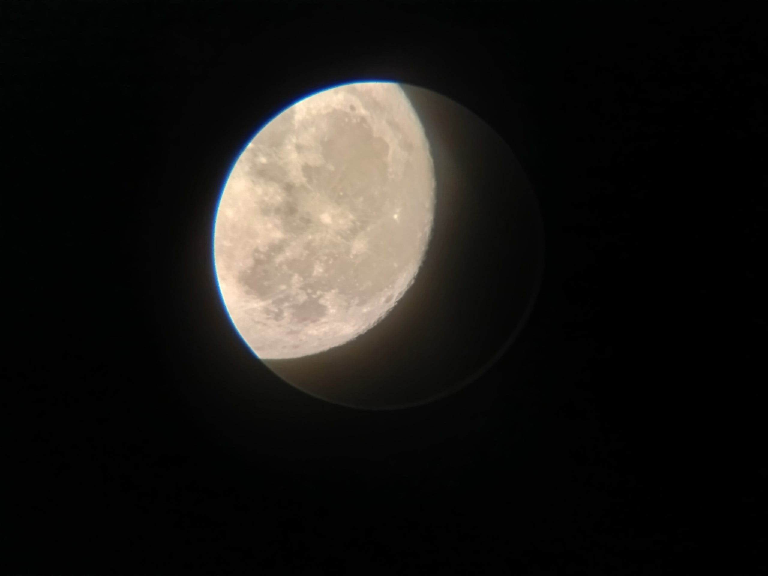 Января 2023 лунный. Фото Луны. Большая красная Луна. Большая красная Луна 2023. Огромная Луна 01.08.2023.