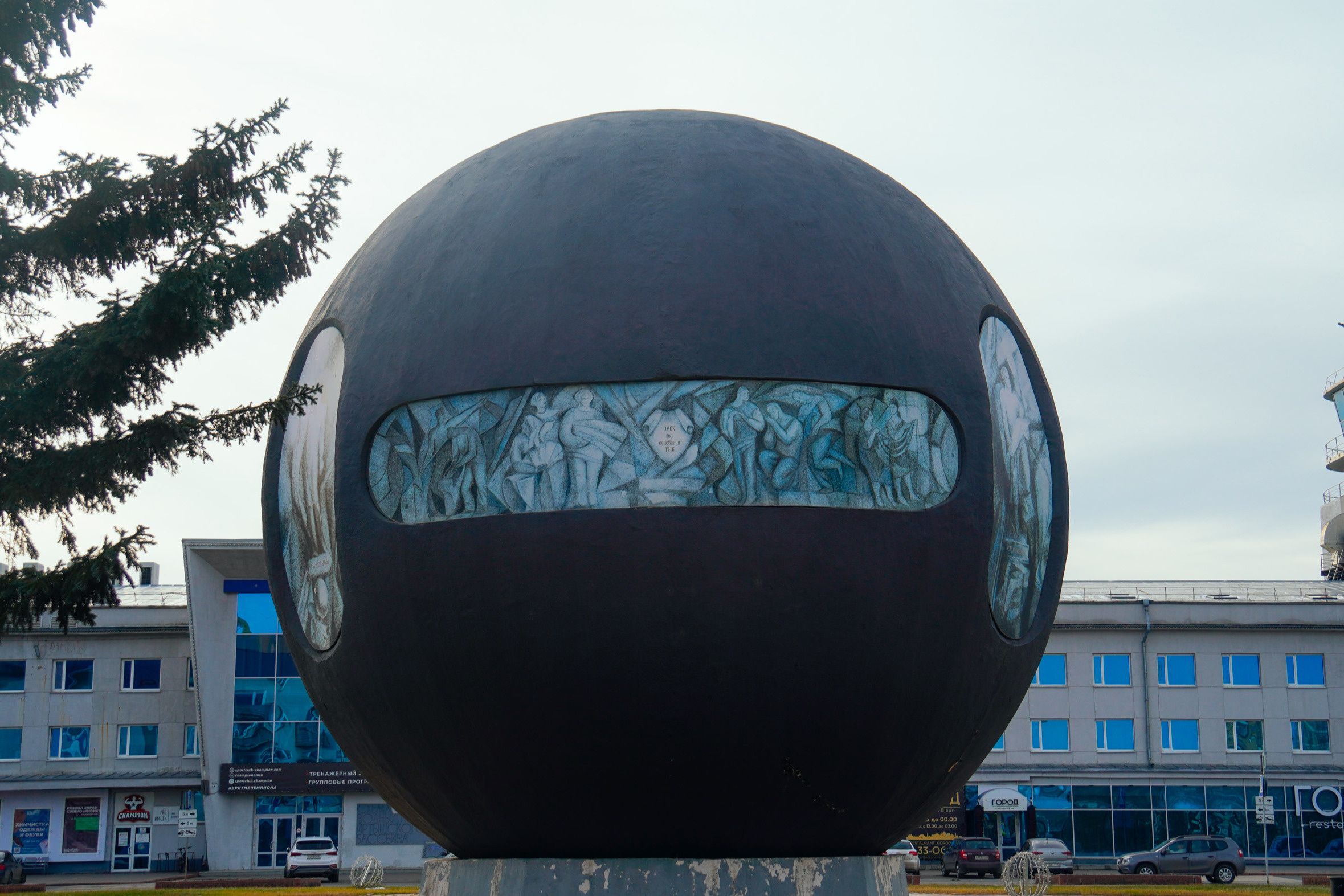 В Омске одобрили новый облик шара на площади Бухгольца