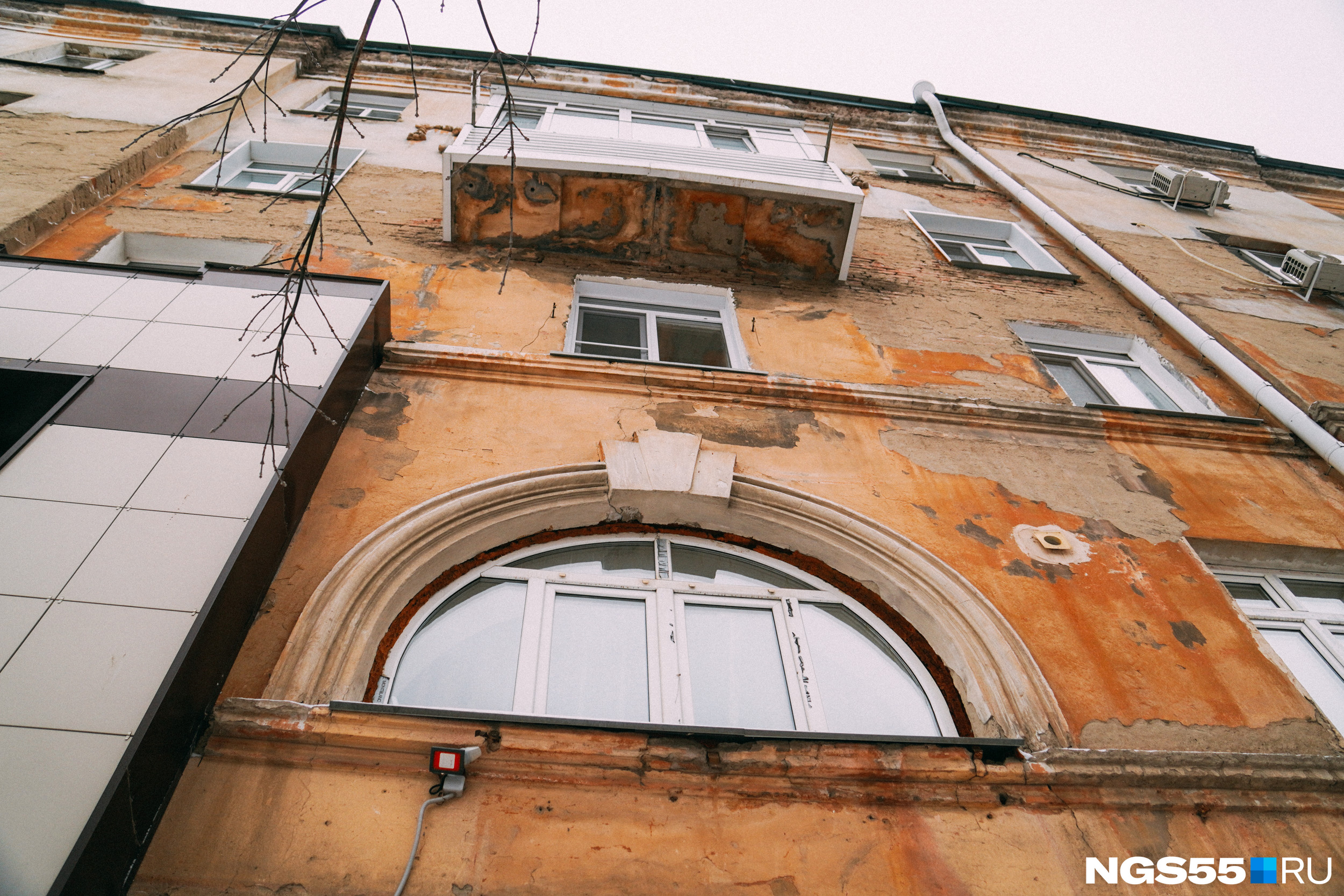 «Шестисотка» из фильма Балабанова: как омичи живут в доме с самыми маленькими квартирами