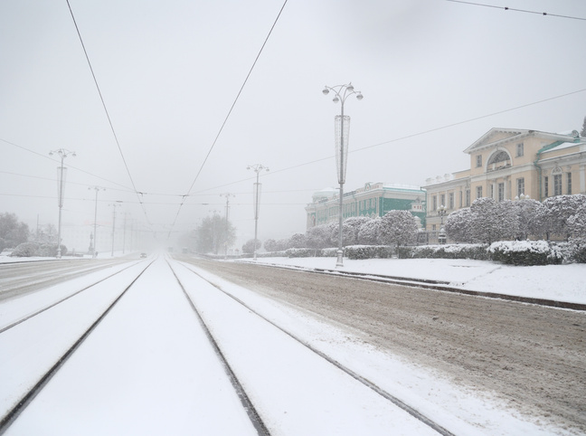 Чиновники объявили чрезвычайную ситуацию в Екатеринбурге из-за адского снегопада