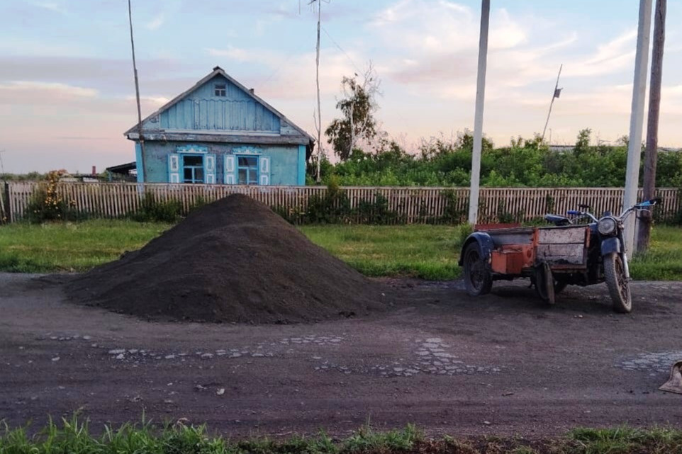 В Омской области мотоциклист на «Урале» влетел в щебень и погиб