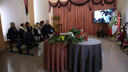 Розы — охапками: в Волгограде прощаются с погибшей в Crocus City Hall Юлией Чечиной