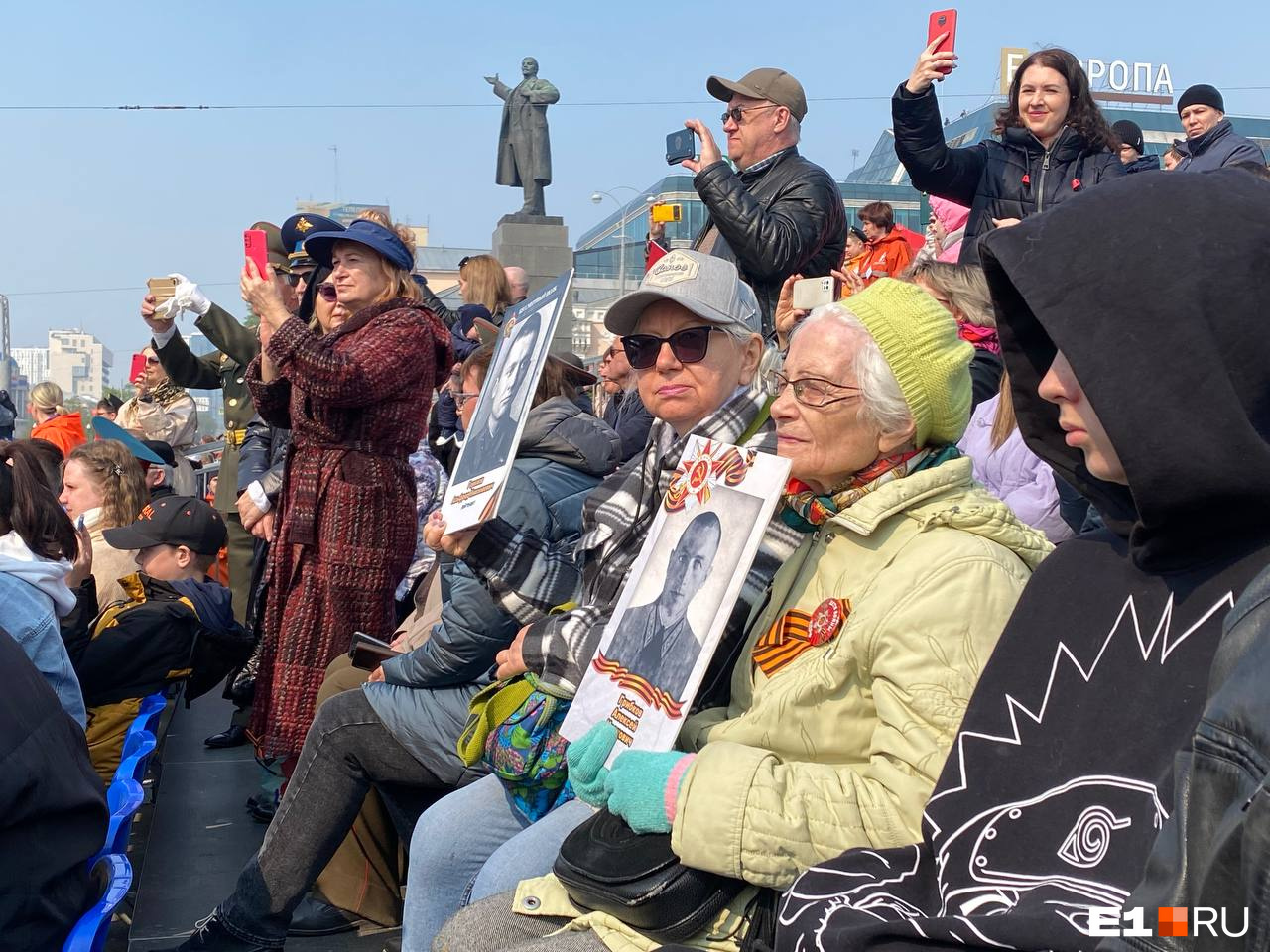 Танец на 9 мая шаман. Ветераны на параде. Концерт шамана в Екатеринбурге. Ветеран юбилей. Ветеранам войны посвящается.