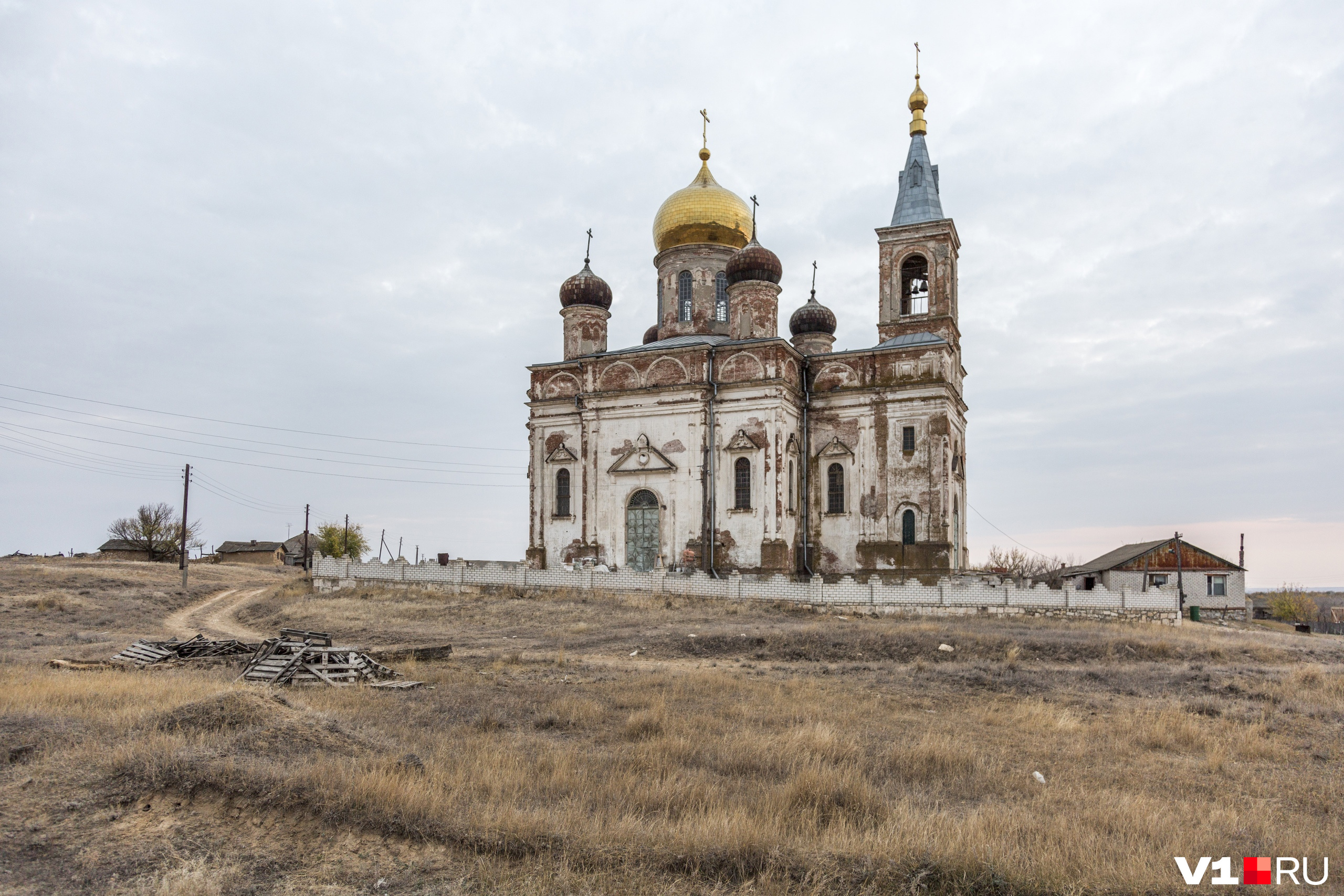 Черные купола скоро снова станут золотыми Черные купола скоро снова станут золотыми