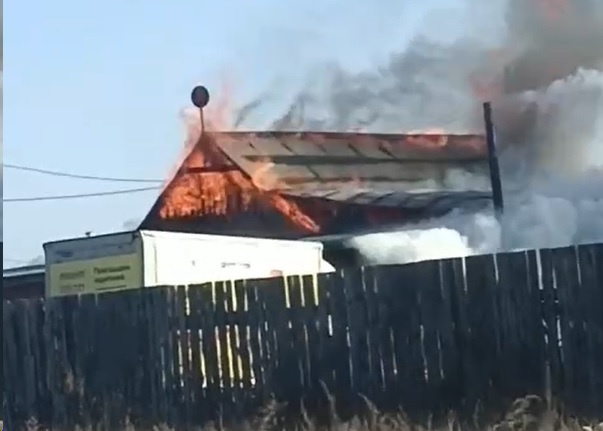 Пожар в частном доме под Читой попал на видео
